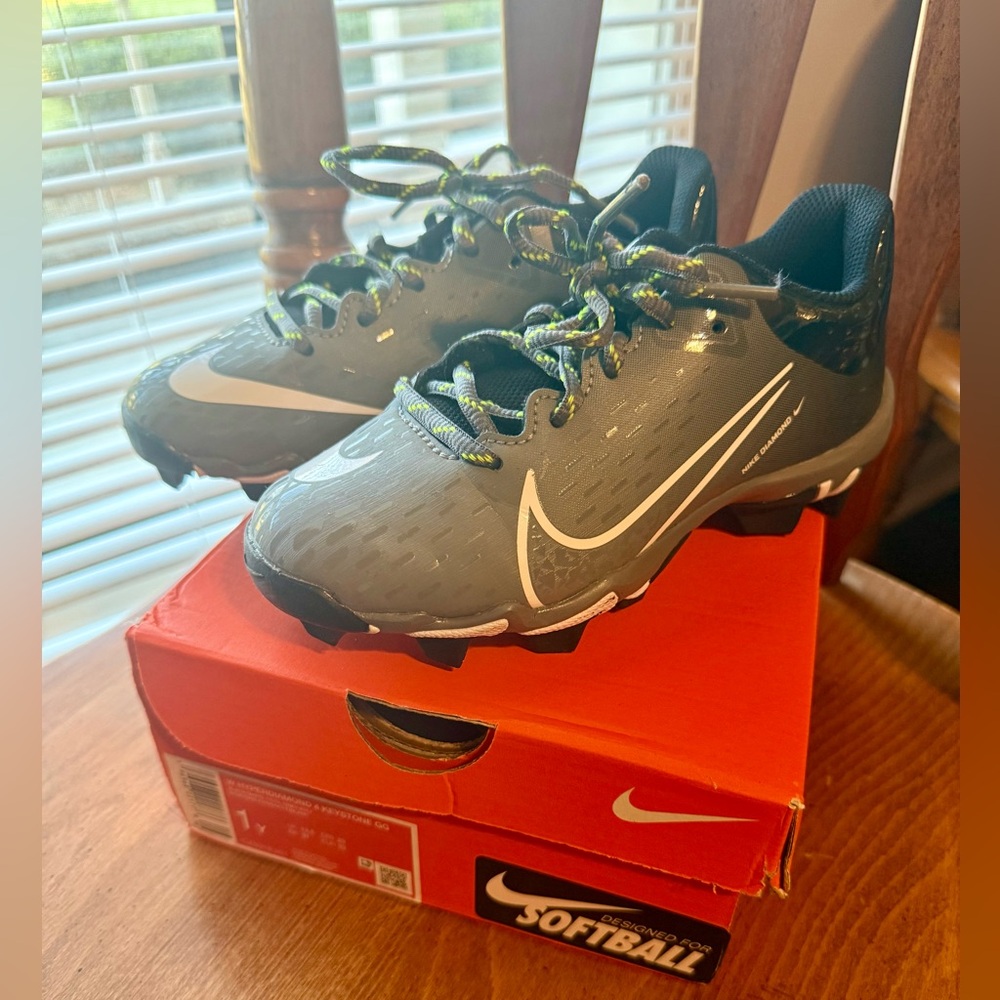 Nike Kids Gray Softball Cleats